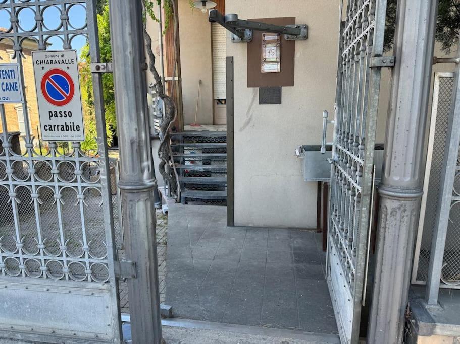 Casa Nel Verde - 4 Posti Letto Appartement Chiaravalle Marche Buitenkant foto
